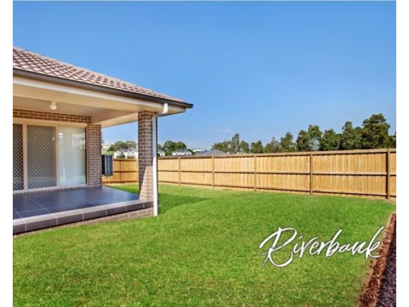 13 Dromedary Place, Macquarie Links NSW 2565