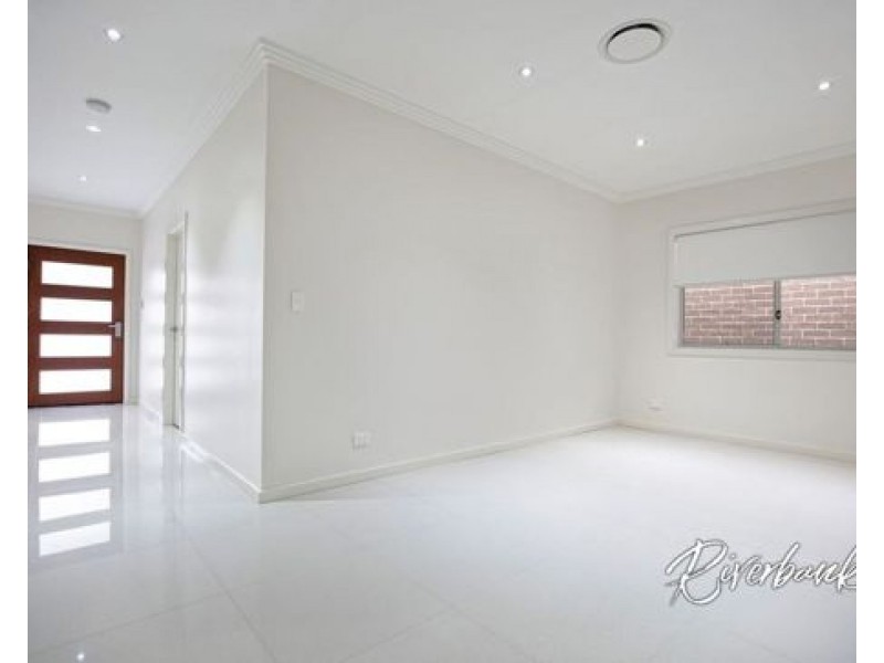 5 James Riley Drive, Glenmore Park NSW 2745