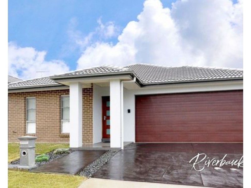 5 James Riley Drive, Glenmore Park NSW 2745