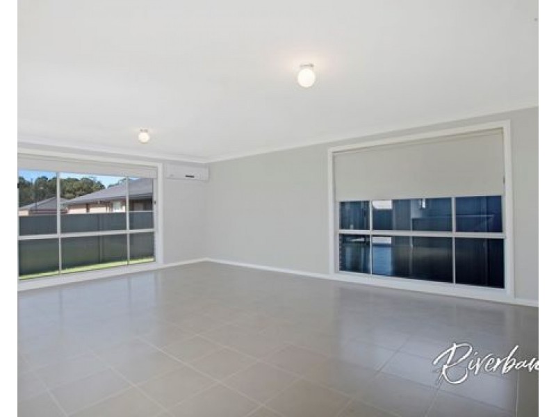 37 Saltbush Circuit, Ropes Crossing NSW 2760