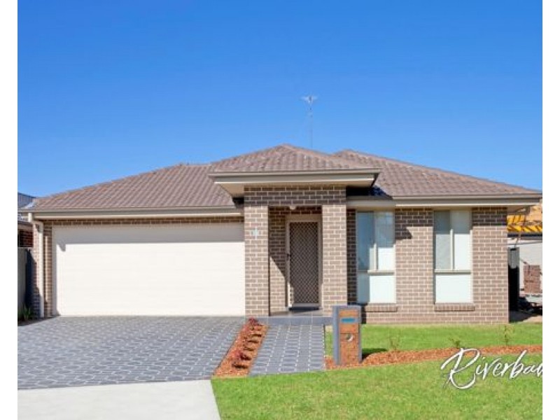 31 Bradley Street, Ropes Crossing NSW 2760