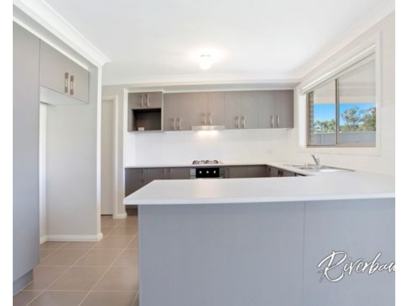 31 Bradley Street, Ropes Crossing NSW 2760