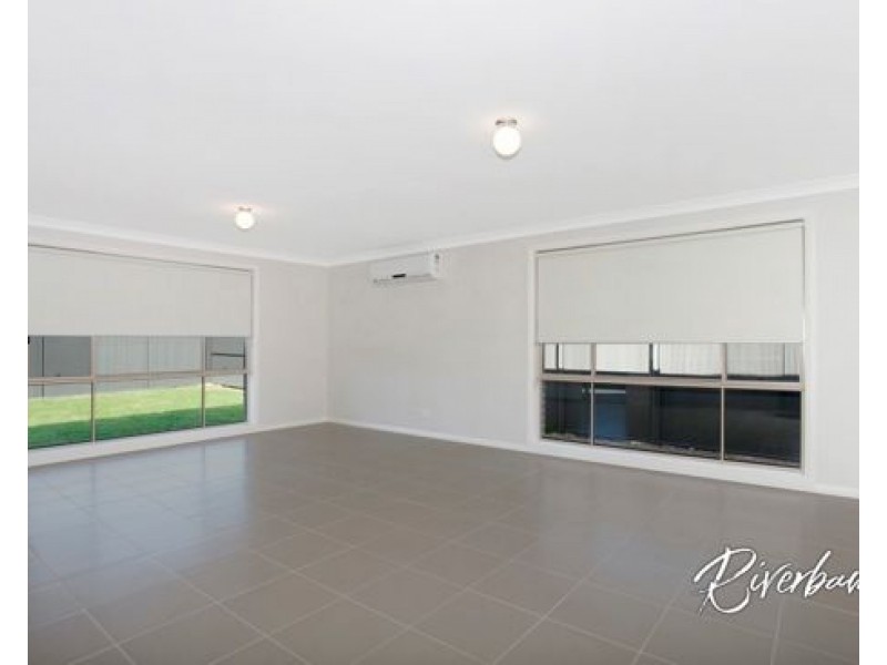 31 Bradley Street, Ropes Crossing NSW 2760