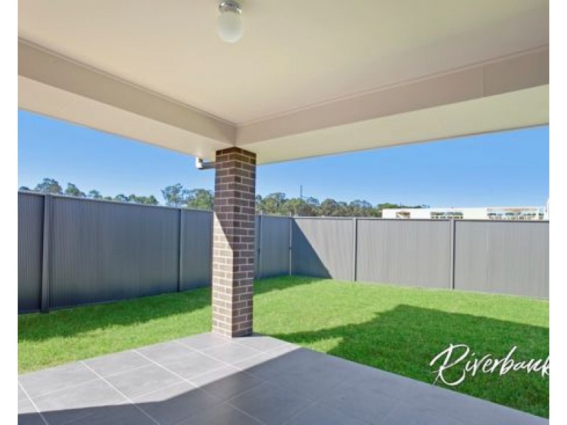 31 Bradley Street, Ropes Crossing NSW 2760
