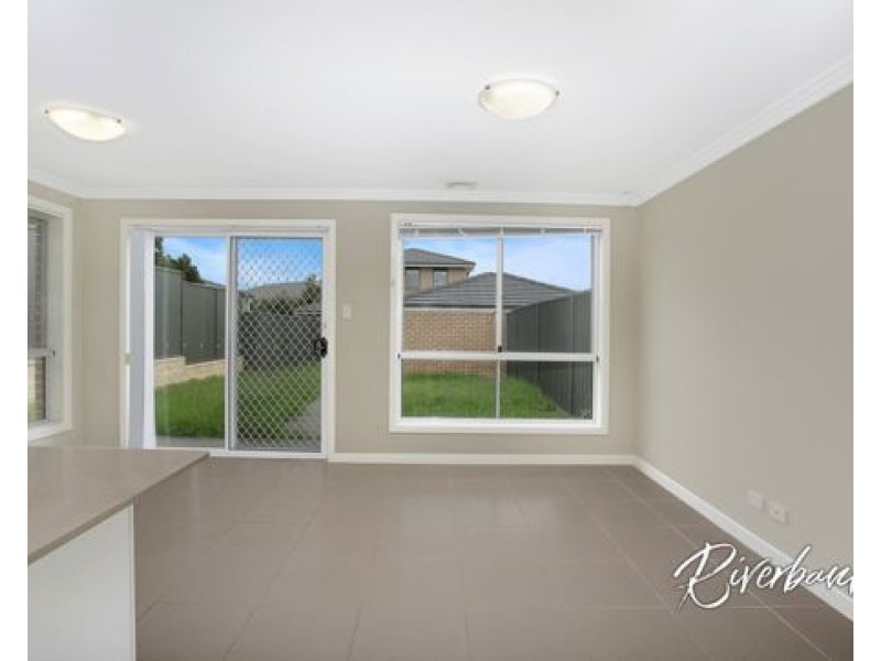 4/15 Higgins Avenue, Elderslie NSW 2570