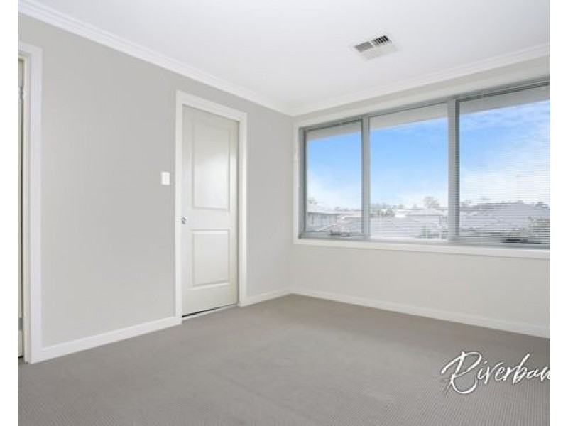 4/15 Higgins Avenue, Elderslie NSW 2570