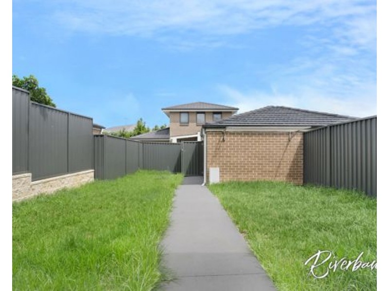 4/15 Higgins Avenue, Elderslie NSW 2570