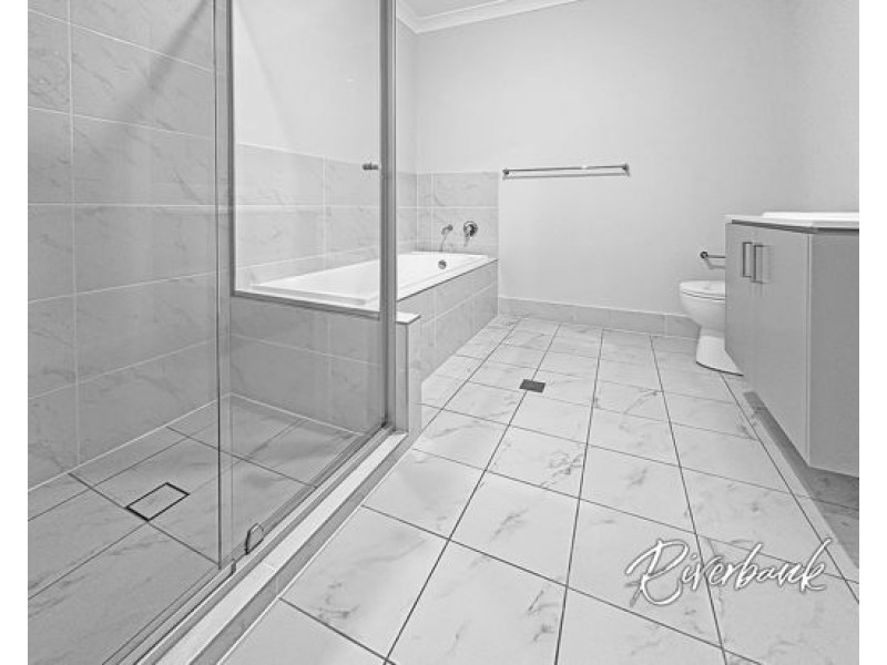 9 Herd Street, Oran Park NSW 2570