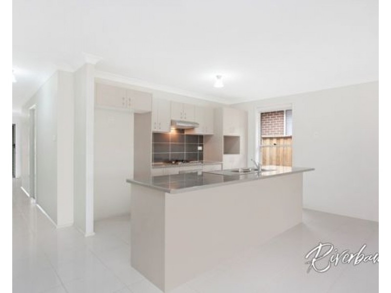 4 Fortune Street, Glenfield NSW 2167