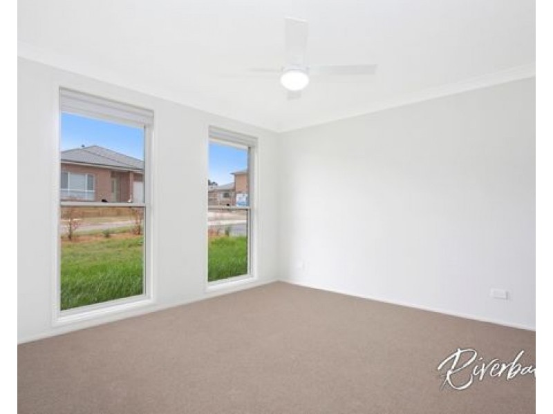 4 Fortune Street, Glenfield NSW 2167