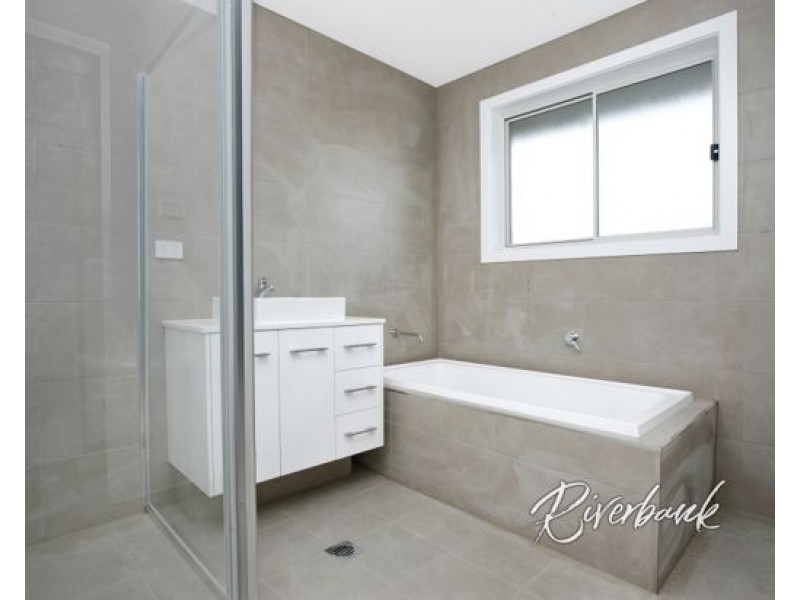 4/42-44 Gumdale Avenue, St Johns Park NSW 2176