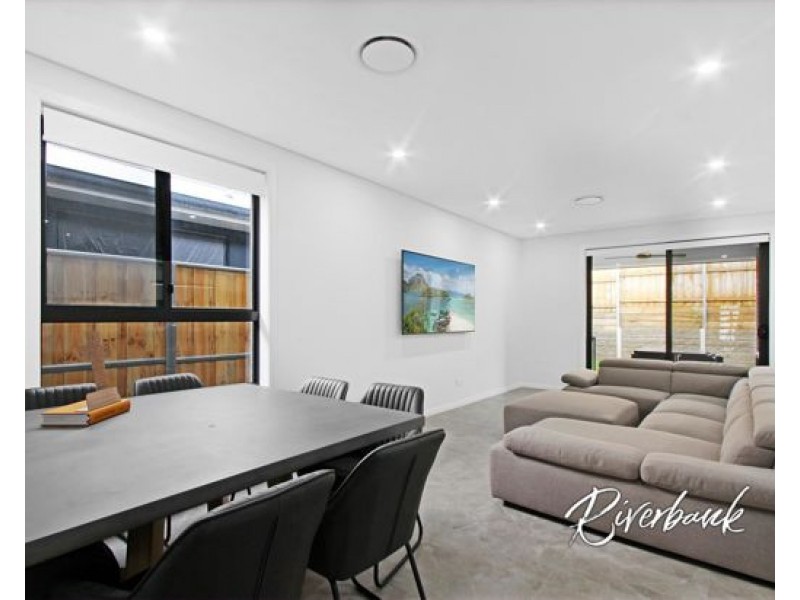 21 Flemington Parkway, Box Hill NSW 2765