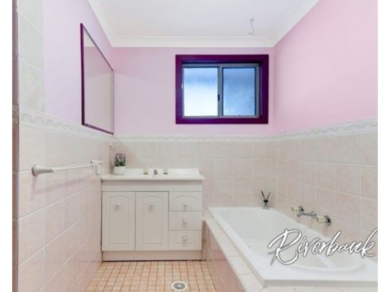 4 Avalon Place, Woodbine NSW 2560