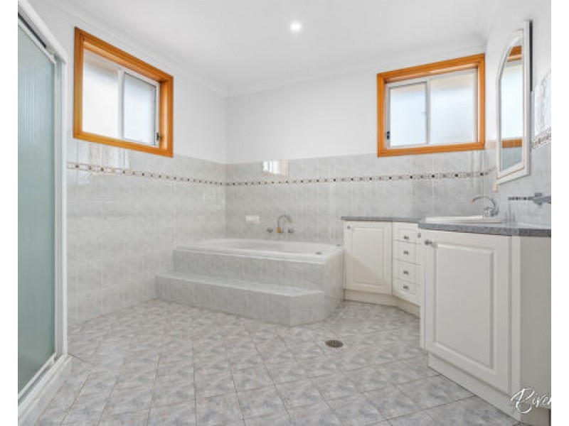 10 White Gum Place, Greystanes NSW 2145