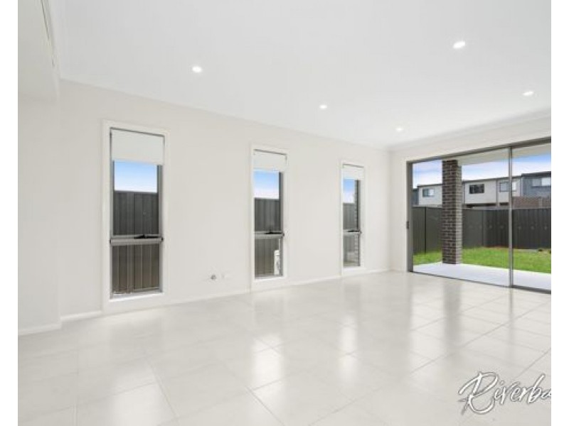 323 Bernera Road, Edmondson Park NSW 2174