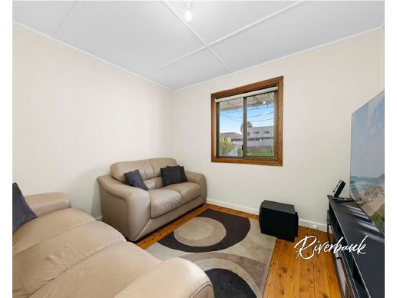 4 Alderney Road, Merrylands NSW 2160