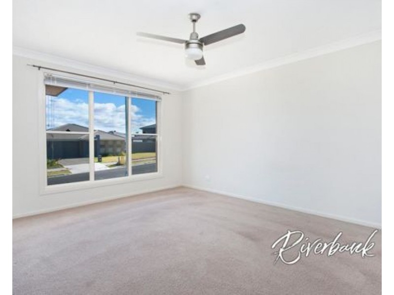 6 Foothills Terrace, Glenmore Park NSW 2745