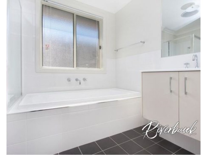 6 Foothills Terrace, Glenmore Park NSW 2745