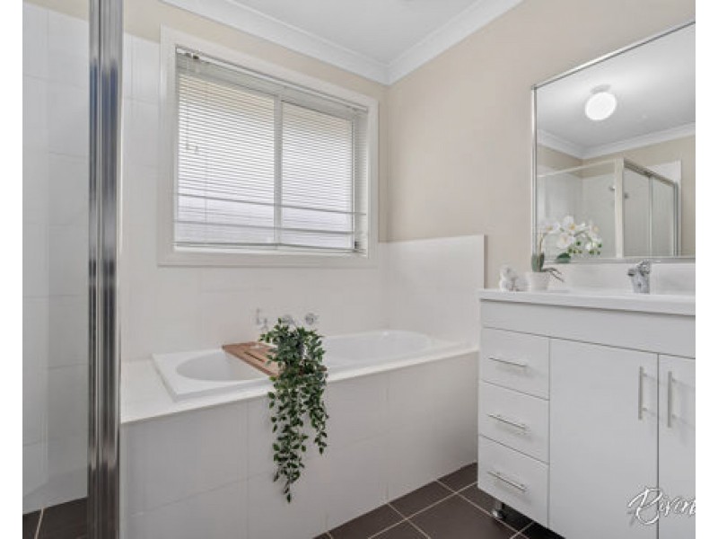 13 Asimus Circuit, Elderslie NSW 2570