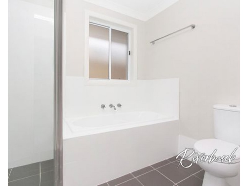 20 Fortune Street, Glenfield NSW 2167