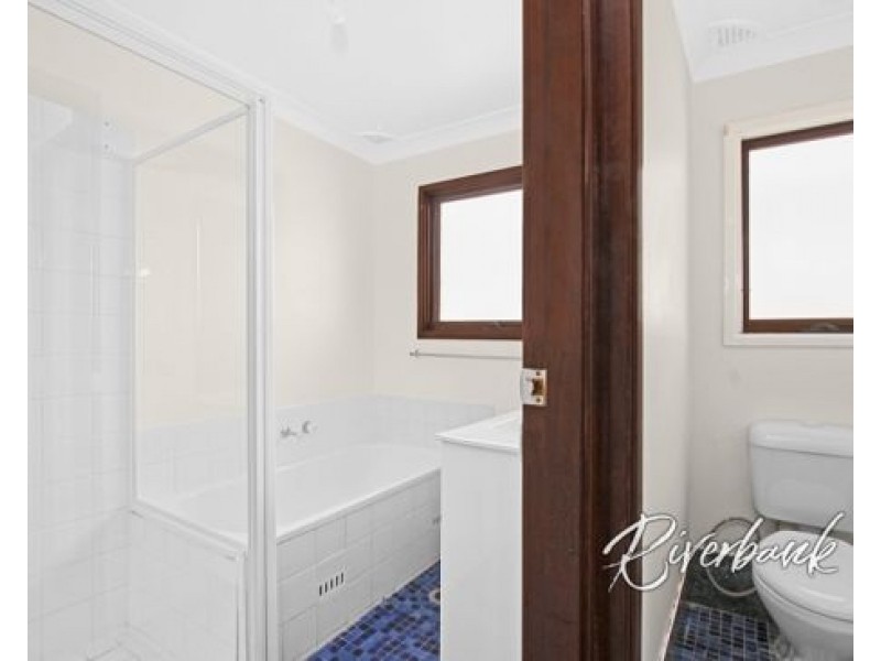 5 Nairobi Place, Toongabbie NSW 2146