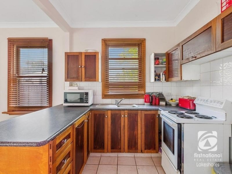 2 Warwick Avenue, Mannering Park NSW 2259
