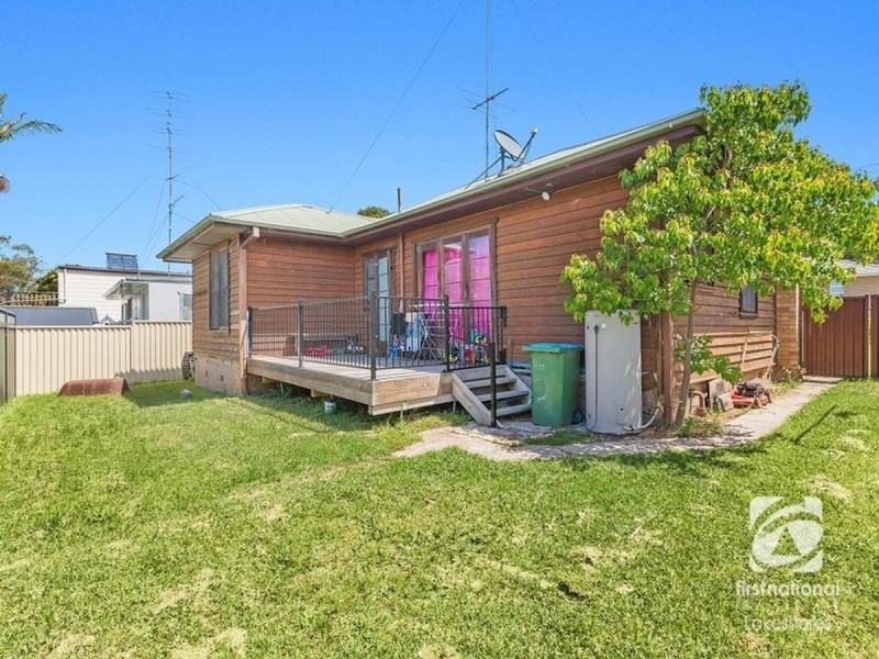 2 Warwick Avenue, Mannering Park NSW 2259
