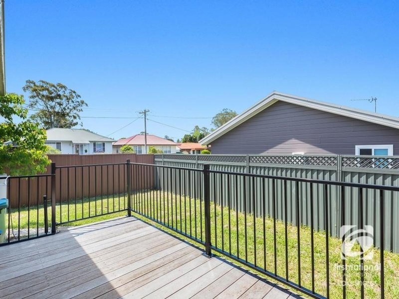 2 Warwick Avenue, Mannering Park NSW 2259