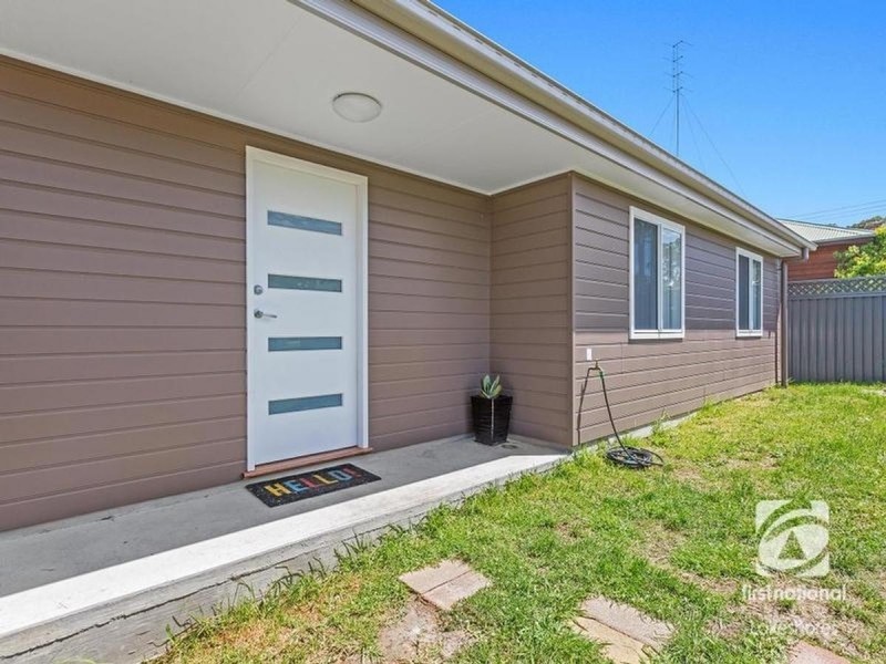 2 Warwick Avenue, Mannering Park NSW 2259