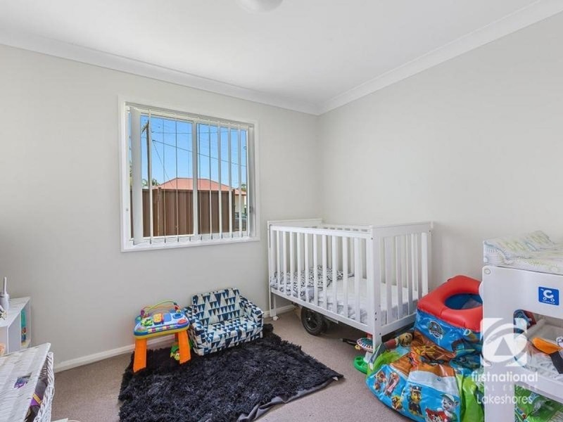 2 Warwick Avenue, Mannering Park NSW 2259