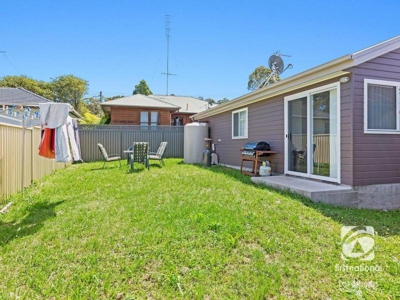 2 Warwick Avenue, Mannering Park NSW 2259