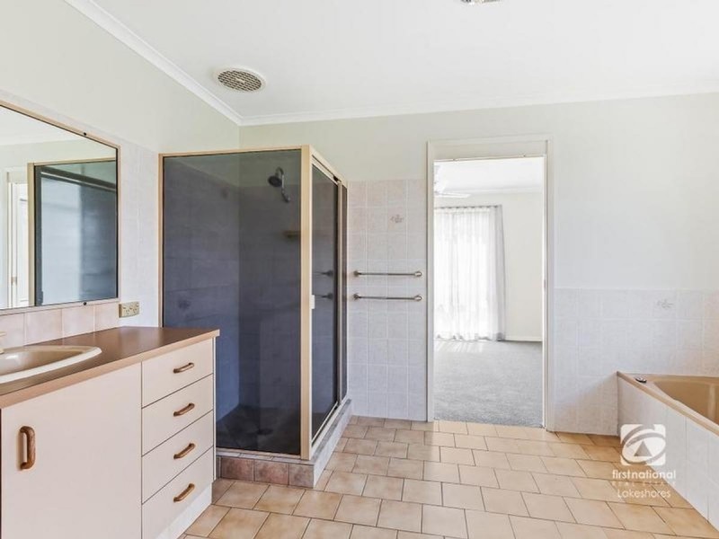 5 Harwood Close, Mannering Park NSW 2259