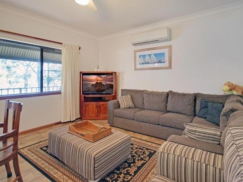 3 Macquarie Road, Mannering Park NSW 2259