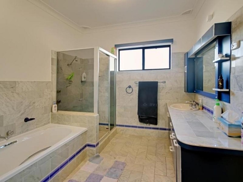 3 Macquarie Road, Mannering Park NSW 2259