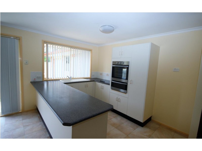 8 Grace Street, Mannering Park NSW 2259