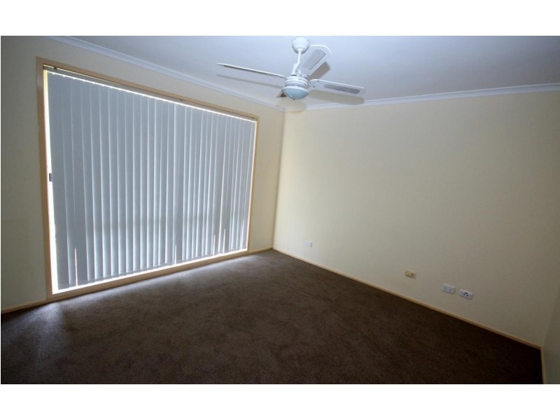 8 Grace Street, Mannering Park NSW 2259