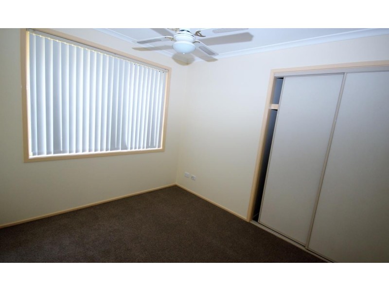 8 Grace Street, Mannering Park NSW 2259