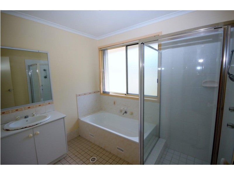 8 Grace Street, Mannering Park NSW 2259