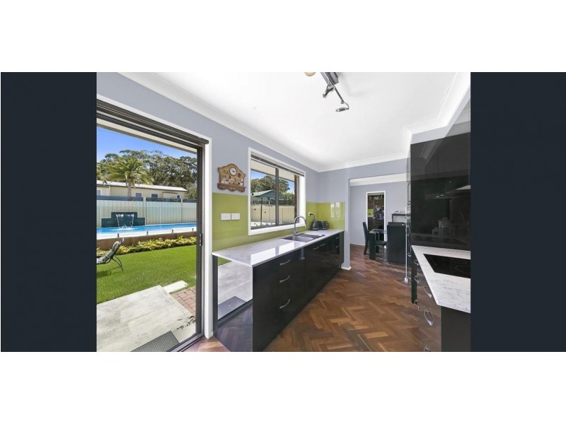 1A Warwick Avenue, Mannering Park NSW 2259