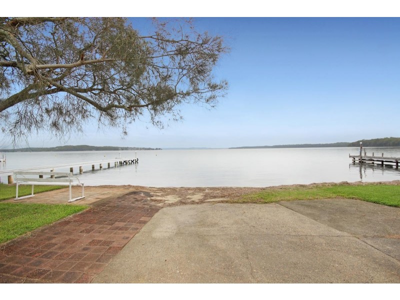 20 Bambury Avenue, Summerland Point NSW 2259