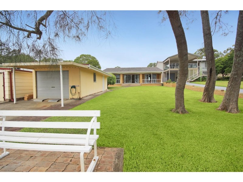 20 Bambury Avenue, Summerland Point NSW 2259