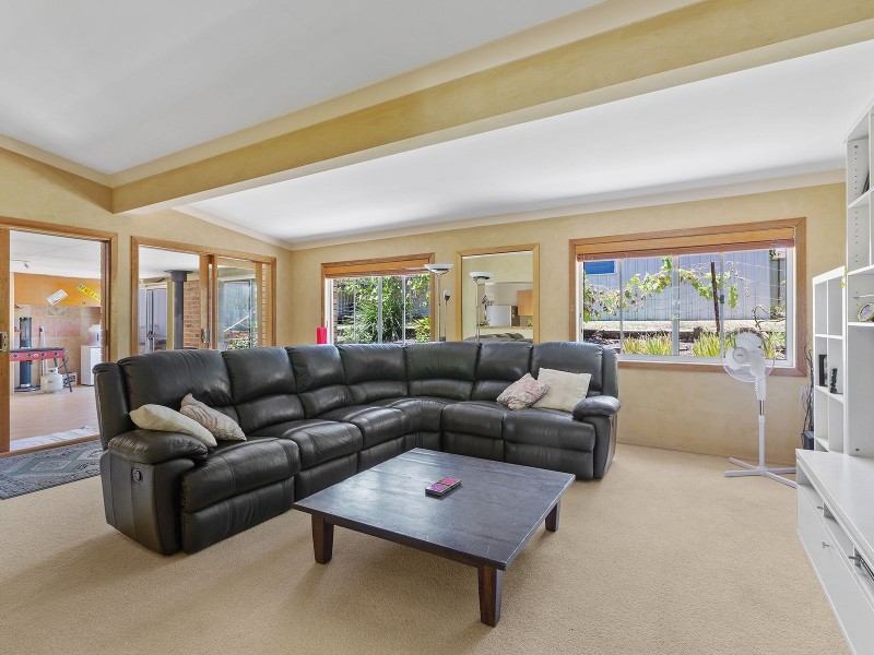 9 Tarwarri Road, Summerland Point NSW 2259