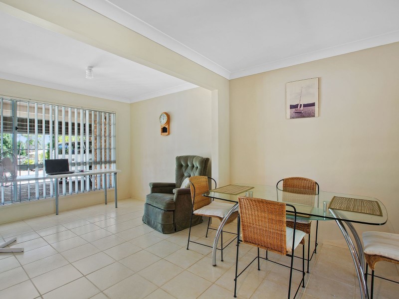 9 Tarwarri Road, Summerland Point NSW 2259