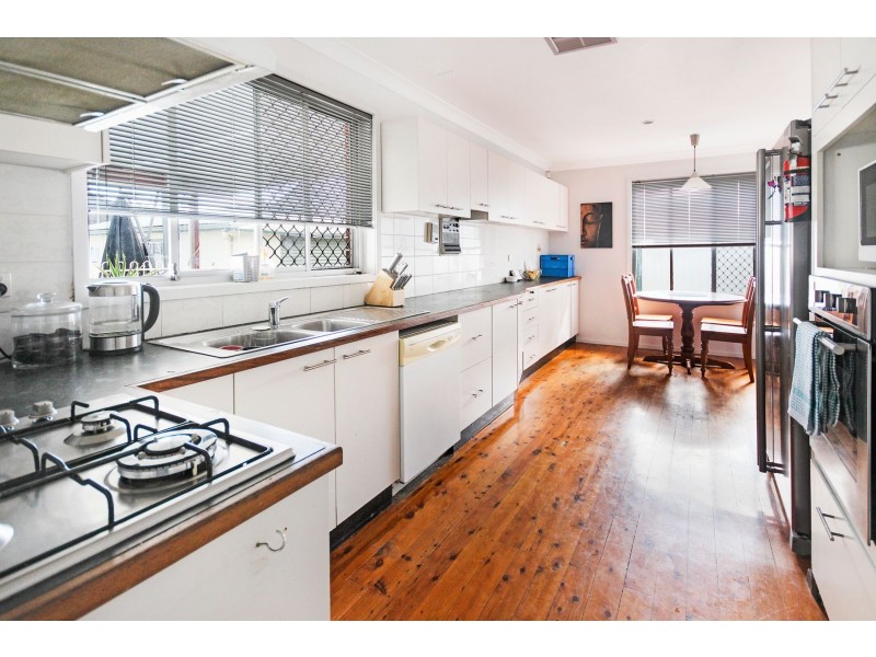 90 Griffith Street, Mannering Park NSW 2259