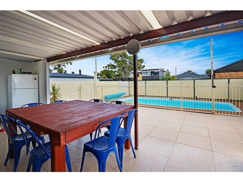 90 Griffith Street, Mannering Park NSW 2259