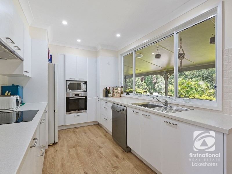 8 Cudgee Avenue, Summerland Point NSW 2259