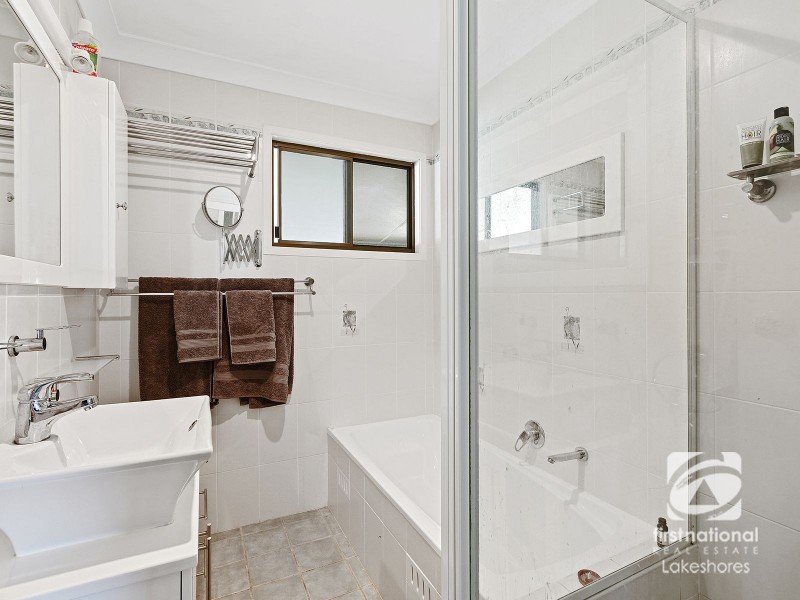 8 Cudgee Avenue, Summerland Point NSW 2259