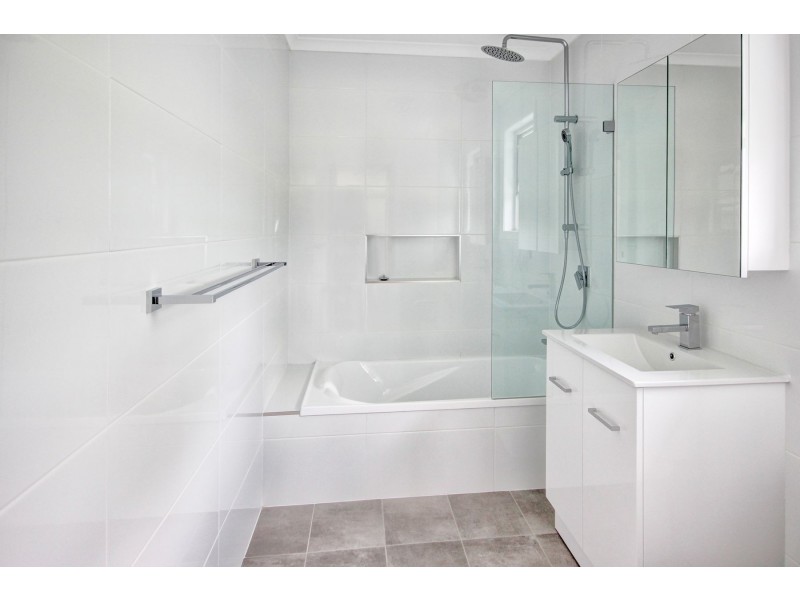 2a Monterey Avenue, Mannering Park NSW 2259
