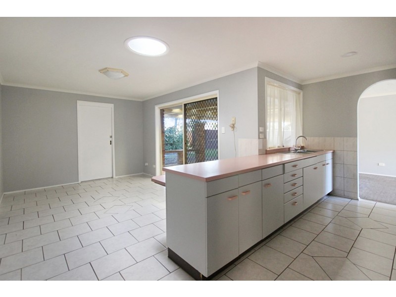 111 Vales Road, Mannering Park NSW 2259