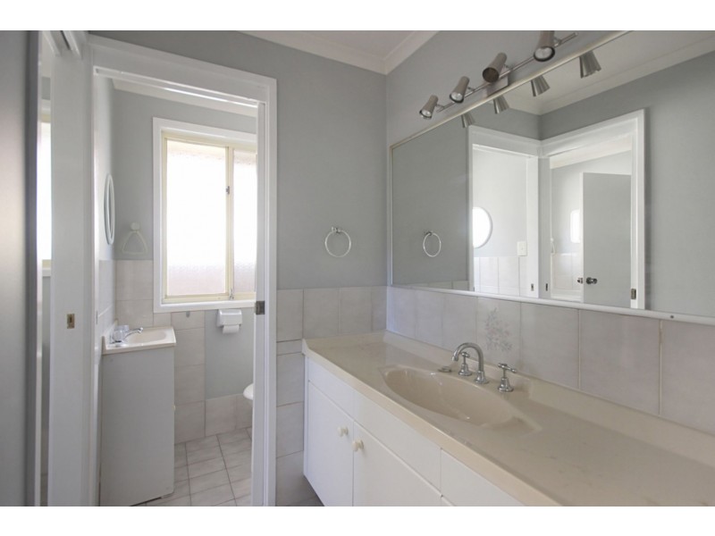 111 Vales Road, Mannering Park NSW 2259